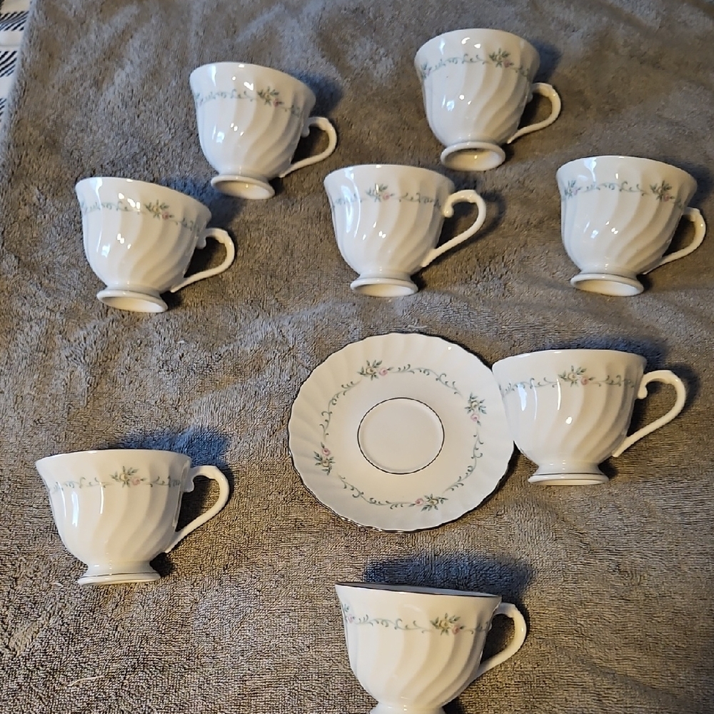 Elegant Floral White Tea Cup Set